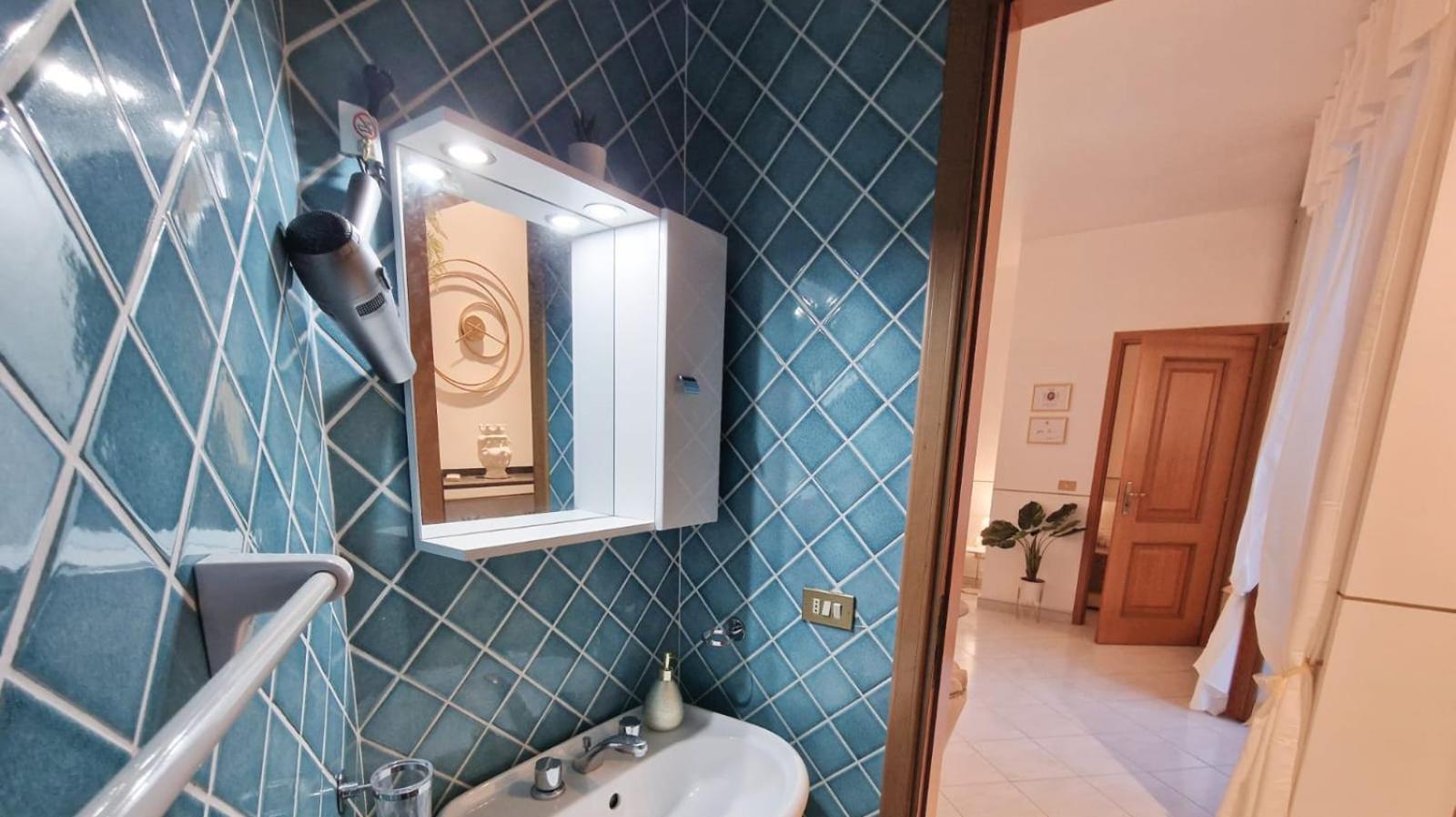 Ferienwohnung Politeama Dependance Palermo Exterior foto